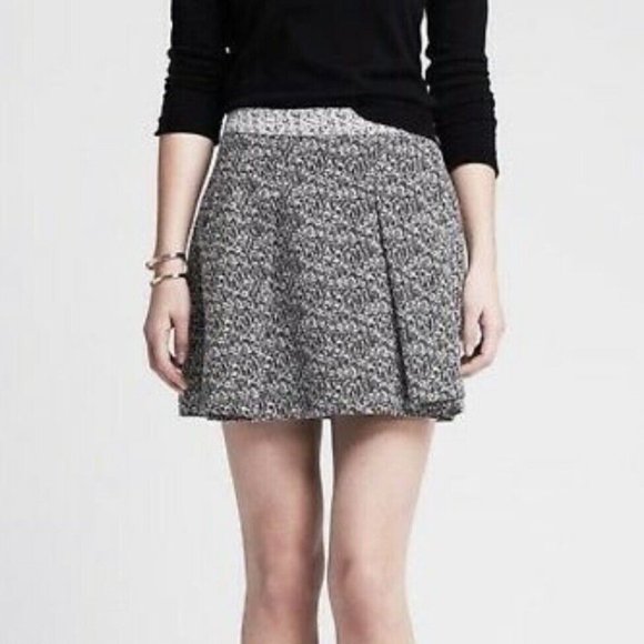 - Banana Republic Pleated Tweed Mini Skirt - Picture 1 of 6